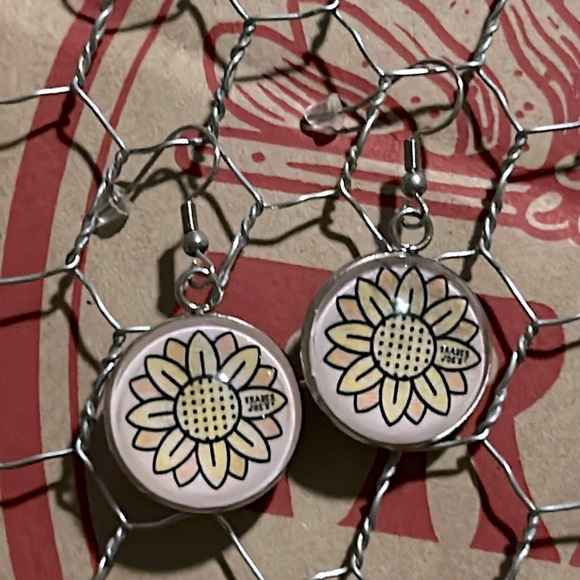 Trader Joe’s earrings 20mm sunflower - Picture 1 of 2